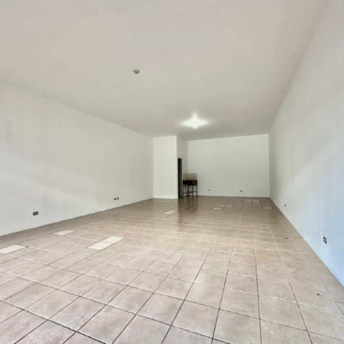 Local en Renta San Cristóbal, Nivel Uno Plaza Comercial - Image 2