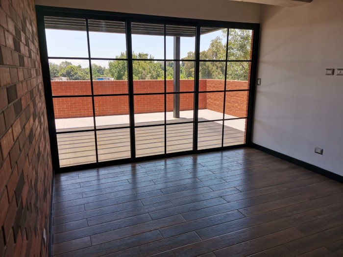 Rento amplio y moderno apartamento en zona 14 — foto 2