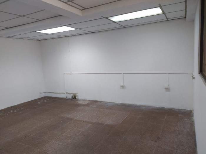 Plus Real Estate Renta amplio Local Comercial en zona 10. — foto 10