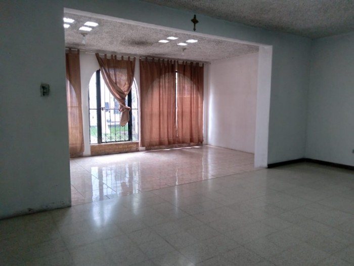Plus Real Estate renta casa en zona 15 — foto 2
