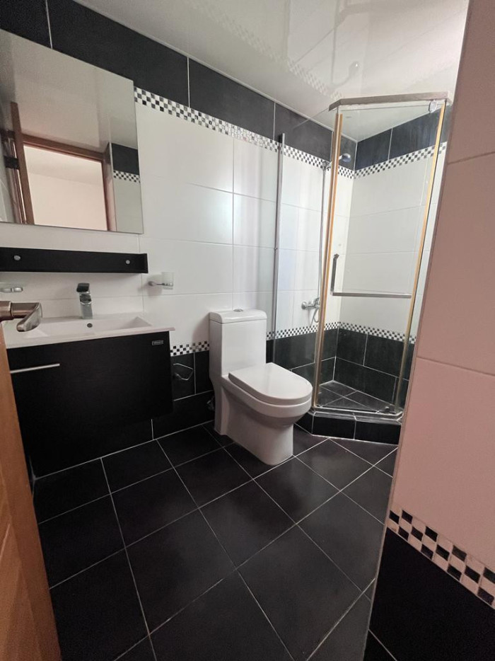Apartamento con Linea Blanca en Evaristo Morales D.N - 10