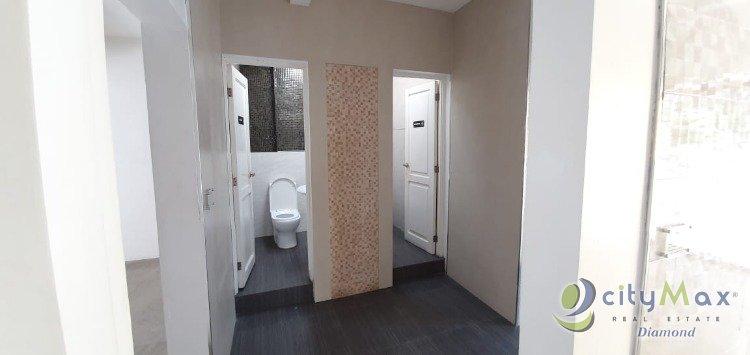 LOCAL COMERCIAL EN ZONA 10 EN RENTA - Image 1