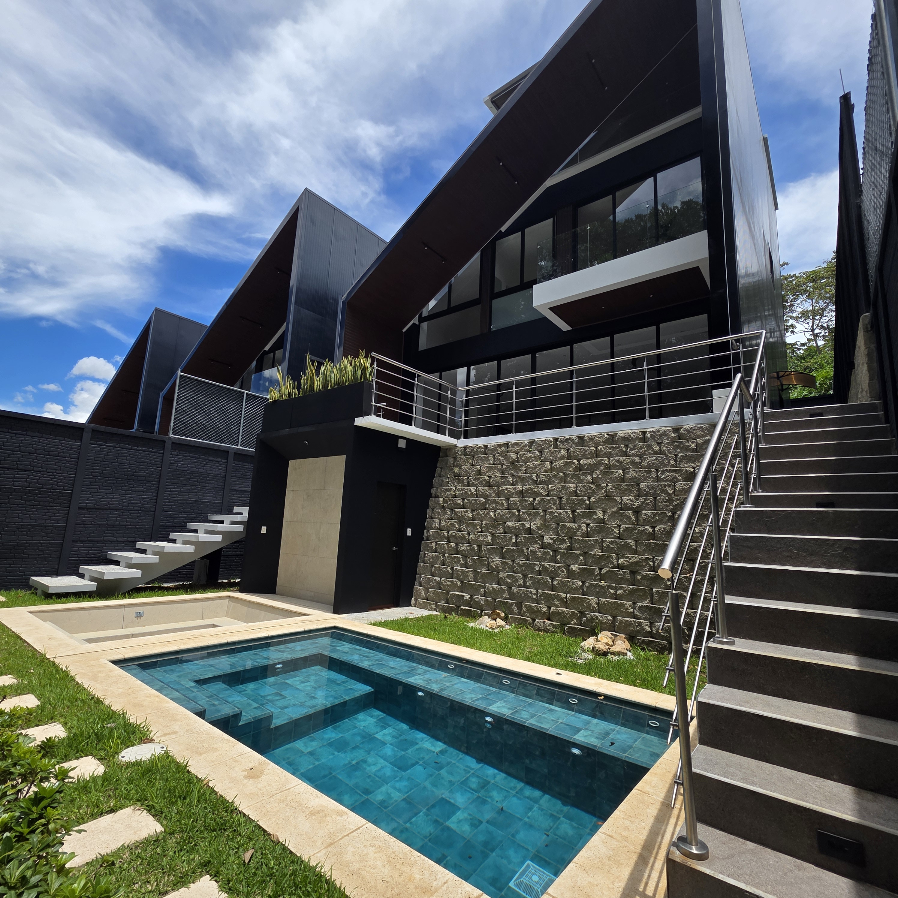 Exclusiva Casa en Venta en Laguna El Pino Guatemala