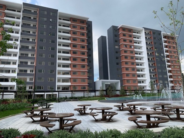 Apartamento en venta en zona 14 Plaza Segheria - Image 5