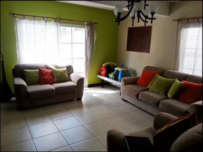 Venta de casa con amplio jardín, El Zapote, zona 2.