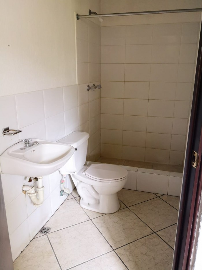 Apartamento amplio en alquiler, zona 15 VH1 - Image 4