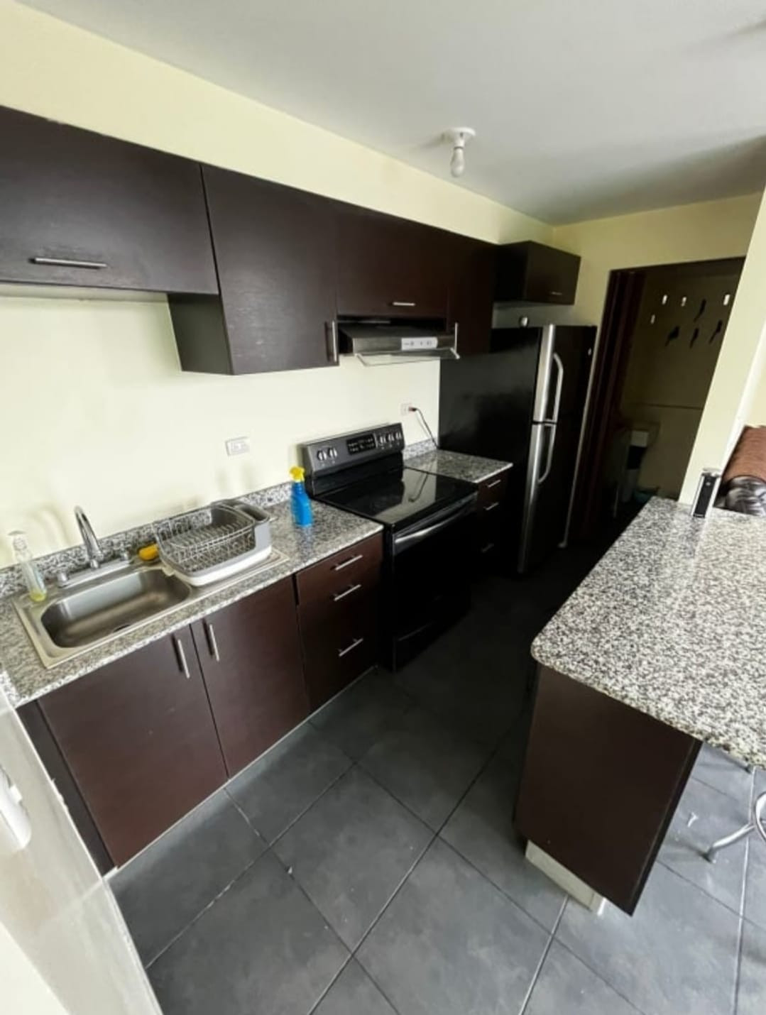 VENDO APARTAMENTO EN MARISCAL UNO UNO ZONA 11 - Image 1