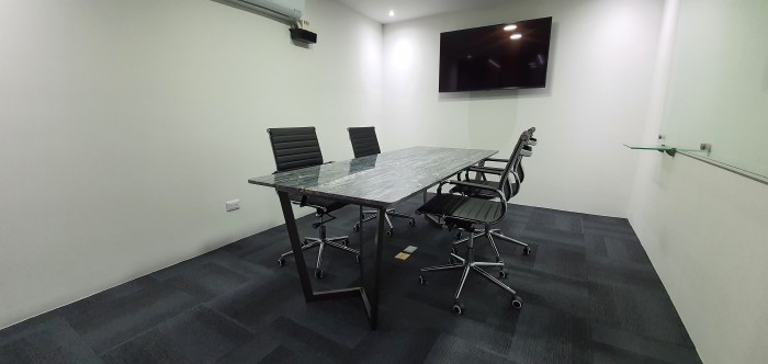Oficina Nueva en Alquiler en Zona 9 - Miniatura 2
