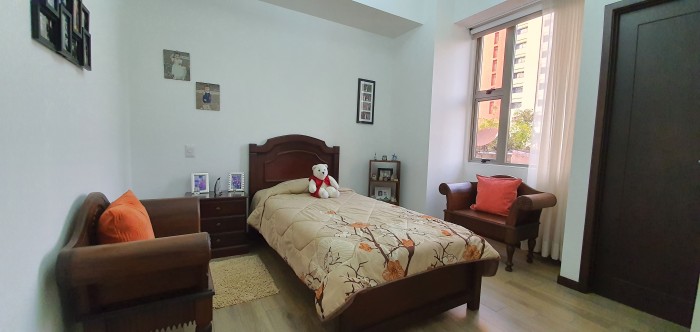 Apartamento en Venta Zona 14 cerca Hospital La Paz - Image 4