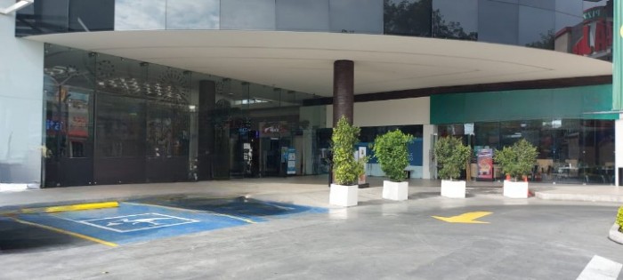 Local en Renta en Centro Comercial de zona 9 Guatemala - Image 1