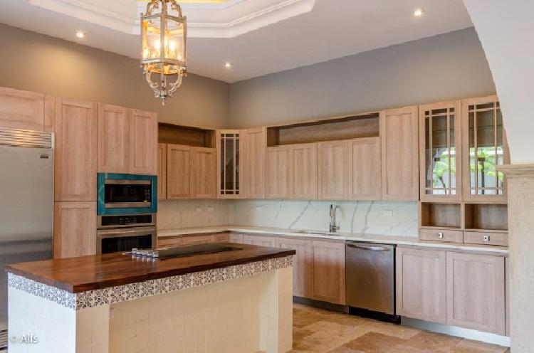 CASA EN VENTA EN JACARANDAS, ANTIGUA GUATEMALA — foto 2