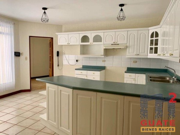 Apartamento de 250 m2 de construcción en Renta, Zona 15 — foto 2