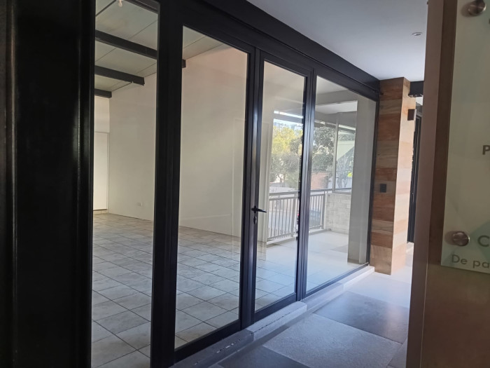 Local comercial de 45 m2 en alquiler en Zona 10 - Image 2