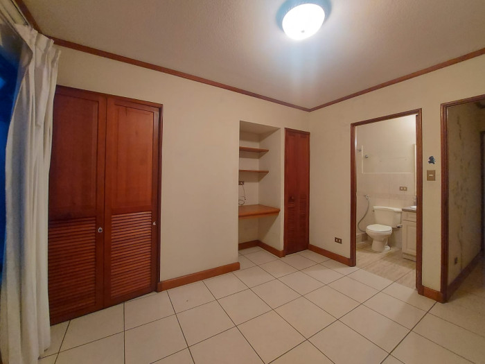 ALQUILO APARTAMENTO EN ZONA 14 FRENTE A LA NORIA — foto 9