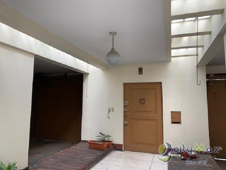 Casa en venta zona 11 Las Charcas fuera de condominio - Image 1