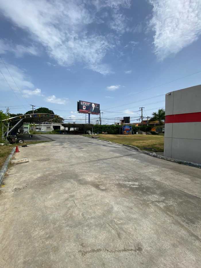 Local comercial en alquiler en la Autopista Duarte. - 3