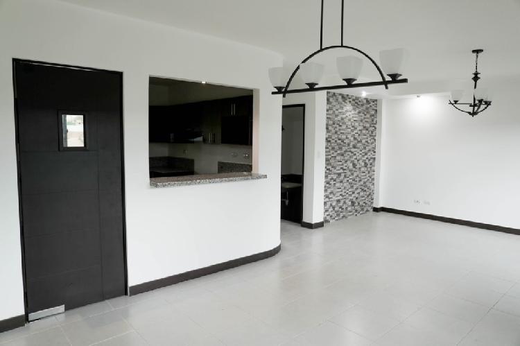 ALQUILO CASA SAN AGUSTÍN ZONA 16, DEL LADO DEL PULTÉ