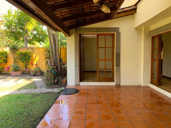 Santa Elena, res. privado, casa en venta. - 4