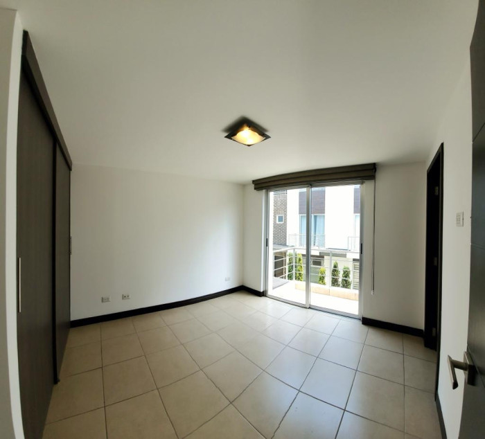 Apartamento de 2 niveles en Renta en zona 11 - 10