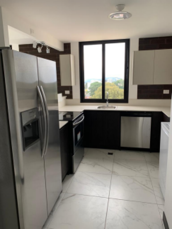 Plus Real Estate renta apartamento en zona 15