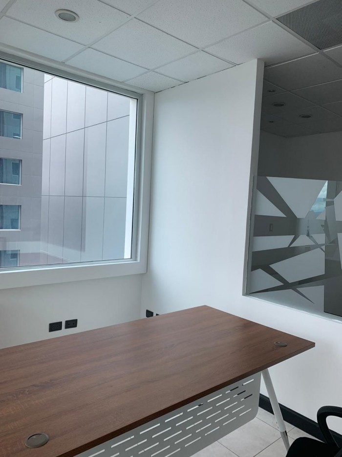 Oficina en alquiler zona 10 Edificio Empresarial - Image 2