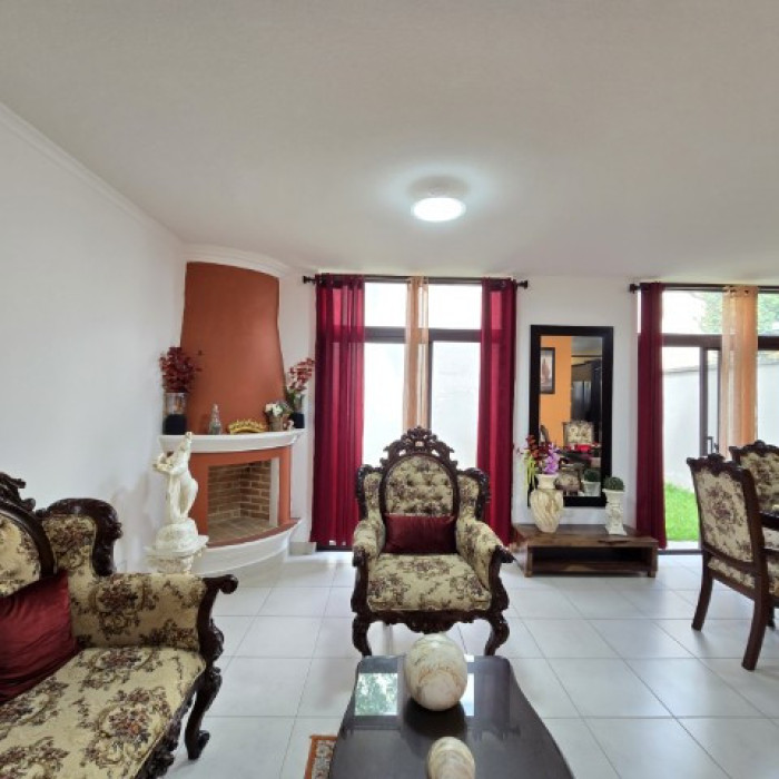 Casa en Venta Quintas Los Encinos Zona 7 de Mixco - Miniatura 4