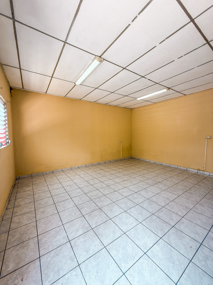 Casa con potencial comercial en venta en Santa Ana - 7