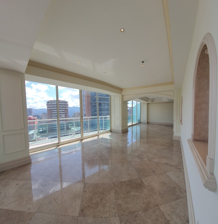 Lujoso Apartamento en Venta Villa Risho Zona 14 - Image 1