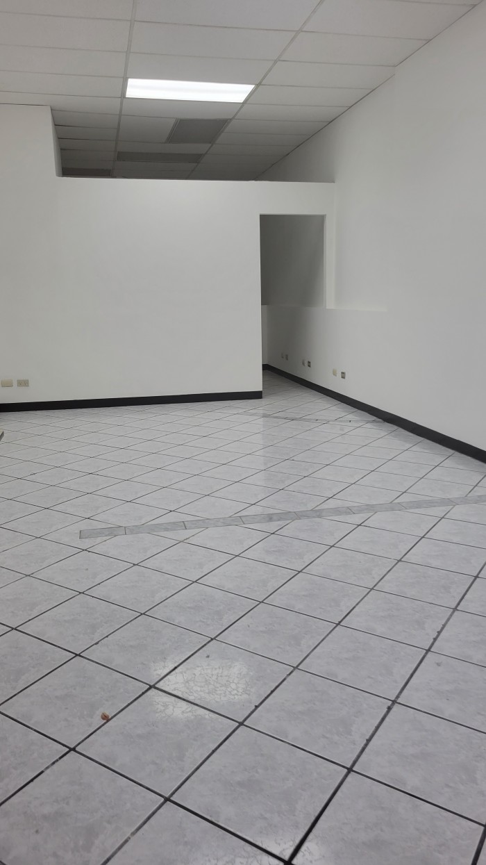 CityMax renta de oficina en Plaza ubicada en zona 10 - Image 1