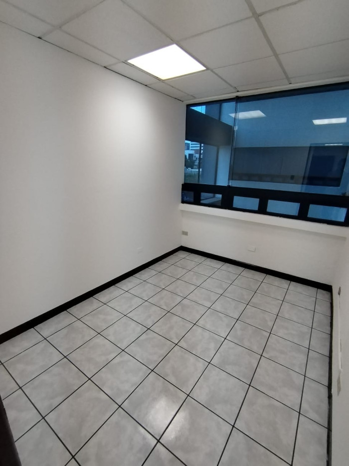 OFICINA EN #RENTA ZONA 10 - Miniatura 13