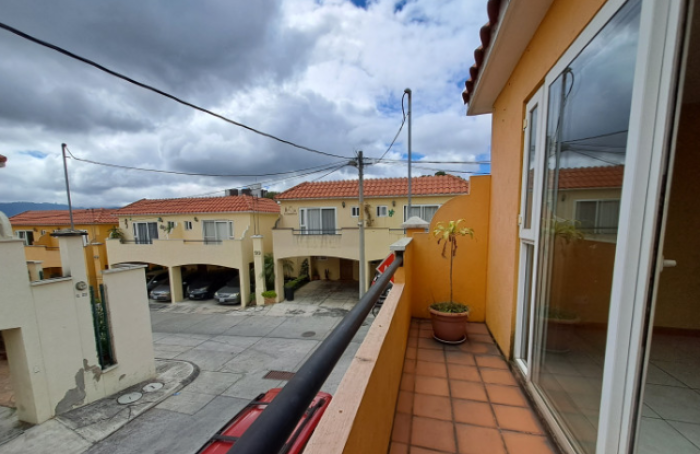 CASA AMPLIA CONDOMINIO CASA FLORENTINA ZONA 17 - Image 3