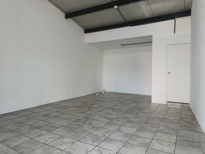 Local comercial de 45 m2 en alquiler en Zona 10 - Image 5