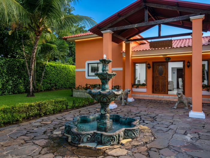 Hermosa casa en venta en Residencial Las Veraneras - 1