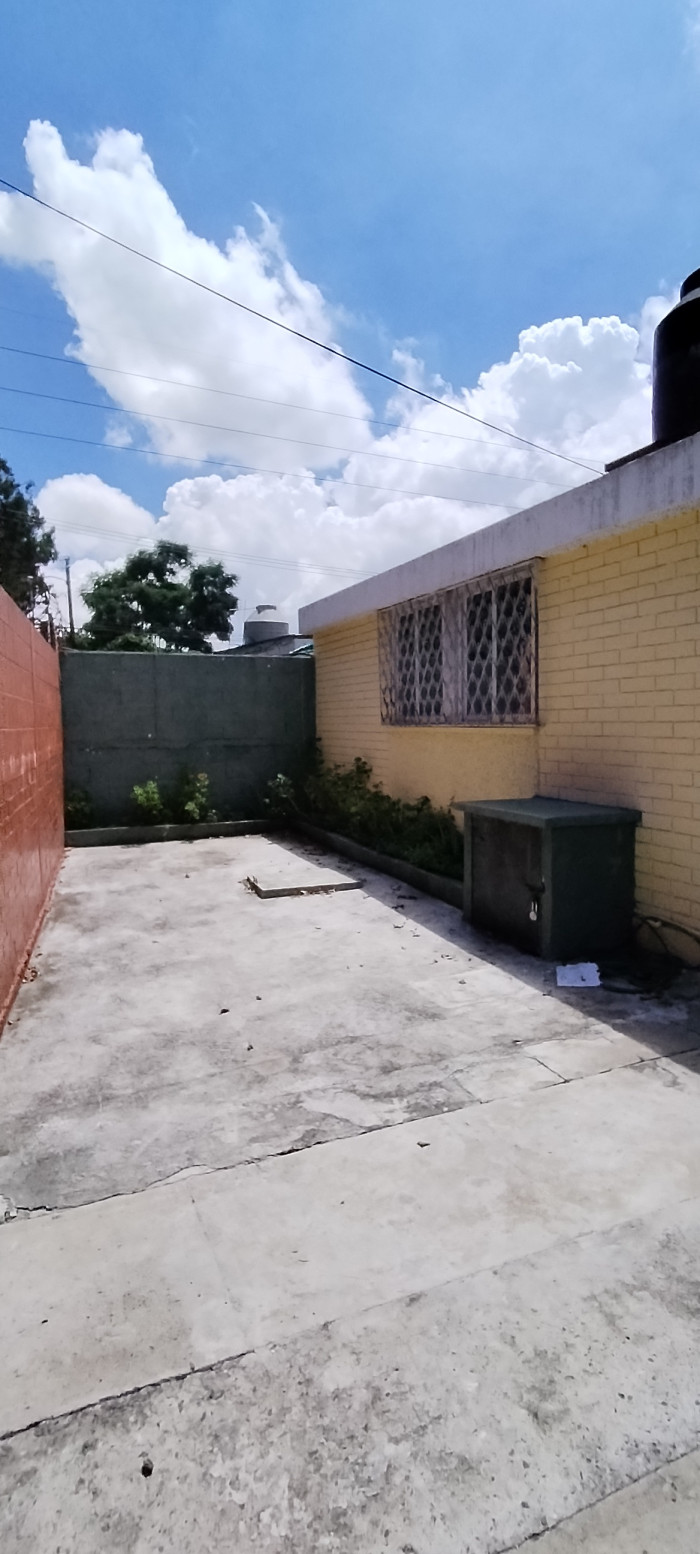 Casa en renta sobre la San Juan zona 7 para Oficina