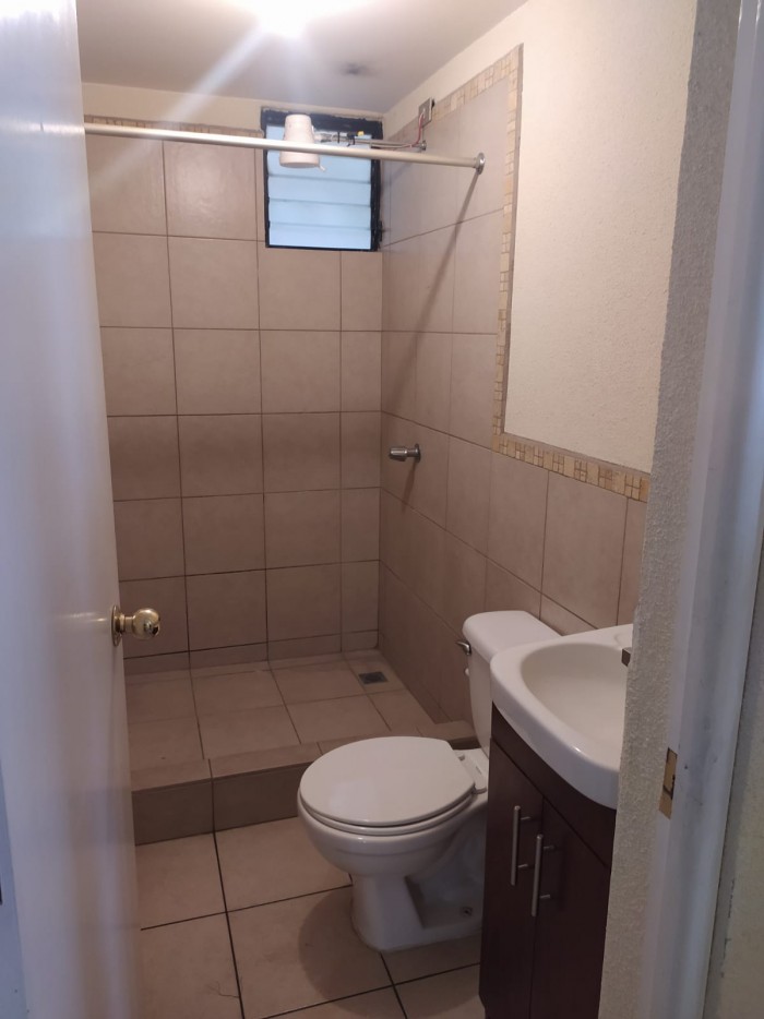 Rento amplio apartamento en buena ubicación zona 10. — foto 5