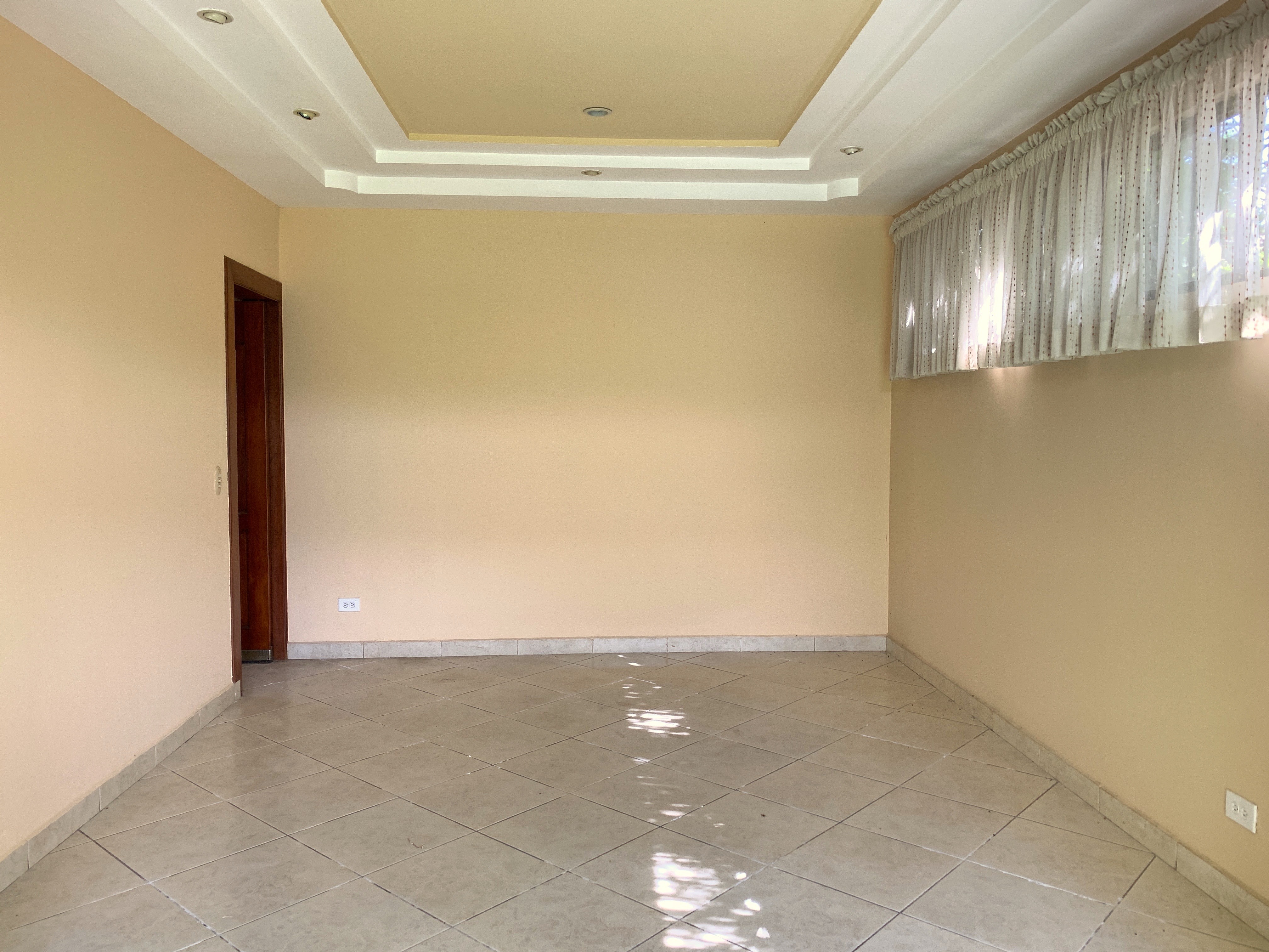 San Benito, casa de un nivel, venta o alquiler. — foto 4