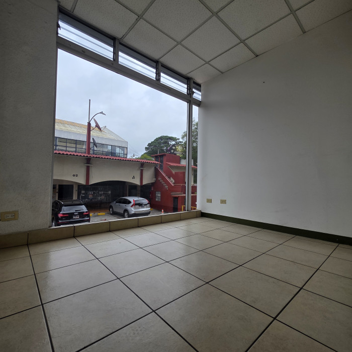 Local Comercial en RENTA en Avenida Las Americas Z.13 — foto 2