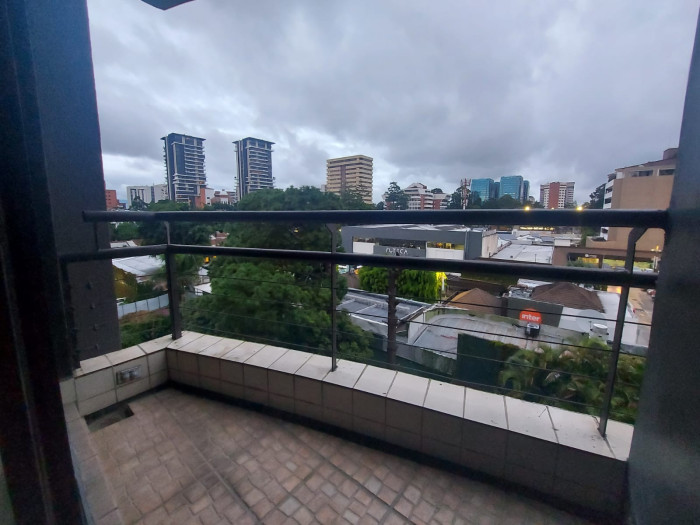 ALQUILO APARTAMENTO EN ZONA 14 FRENTE A LA NORIA — foto 6