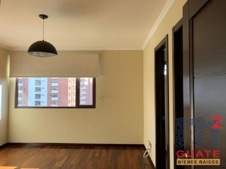 Apartamento de 196 m2 de construcción en Renta, Zona 10