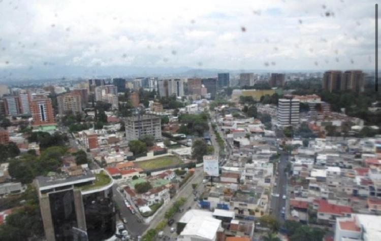 Rento amplio apartamento en zona 10, Diagonal 6. — foto 12