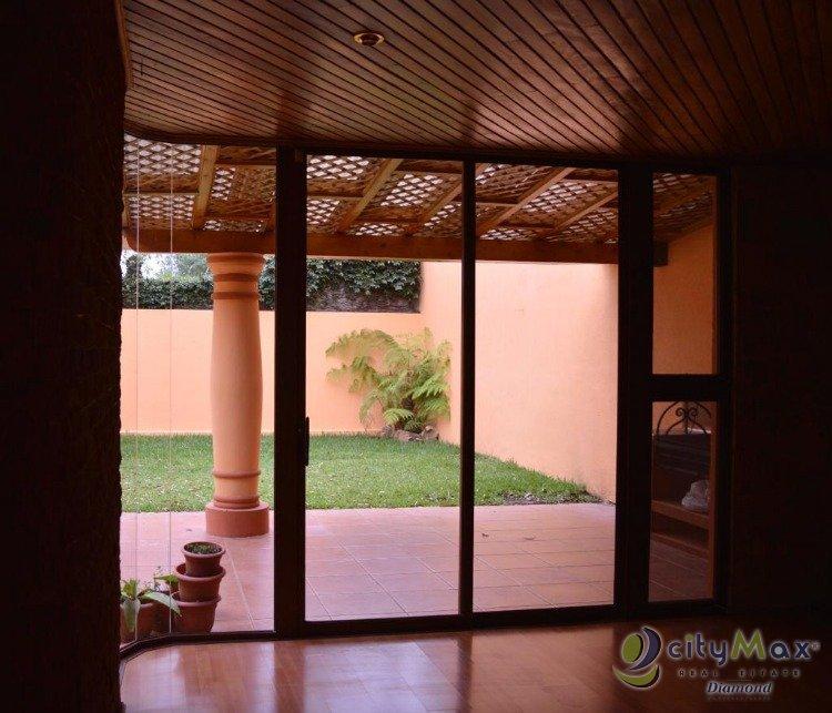 Venta Casa de lujo en Condominio El Prado zona 10 - Image 4