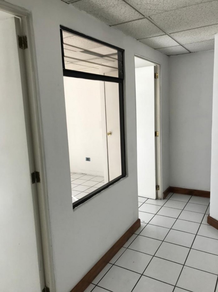 Oficina en Renta en excelente ubicación zona 10. - Miniatura 12