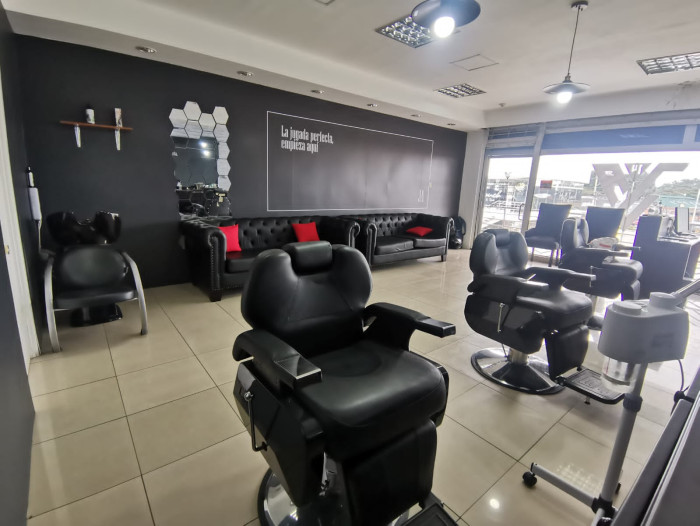 VENDO DERECHO DE BARBERÍA ZONA 16 - 2