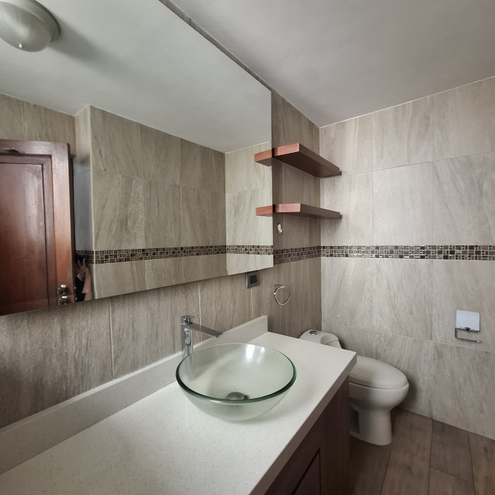 Casa en renta en zona 10 Bulevar Los Próceres - Miniatura 9