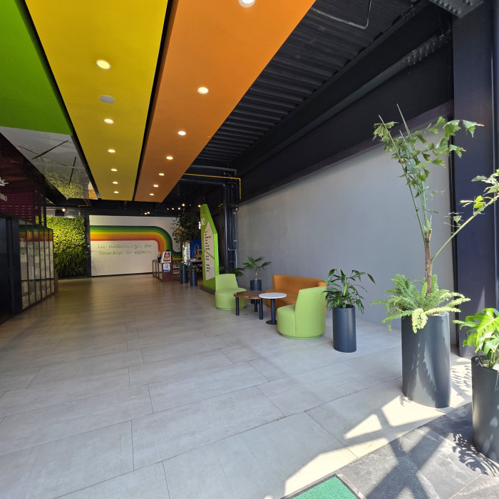 Local comercial en alquiler en zona 10 Guatemala - Image 1