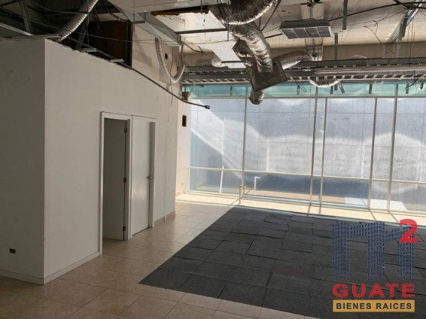 Local de 120 m2 de construcción en Renta, Zona 10