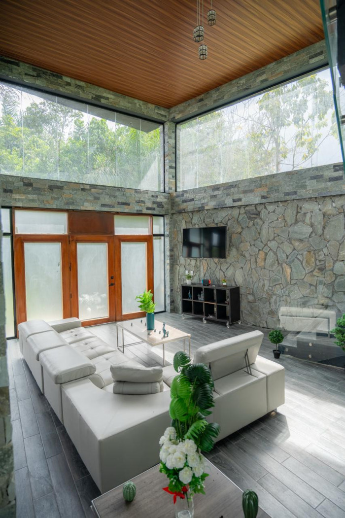 Venta de Espectacular Villa, La Colonia San Cristobal - 5