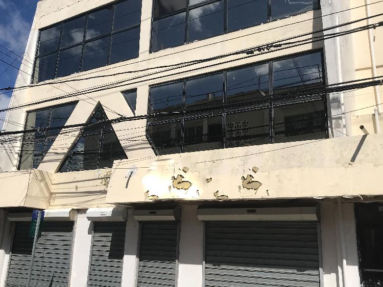 Edificio Comercial con buena ubicación y gran metraje - 2