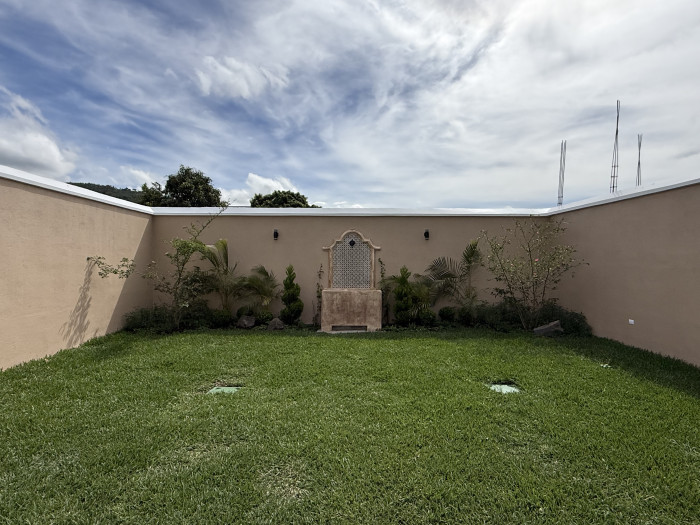 Venta de Casa  Moderna en Condominio San Miguel Dueñas - Miniatura 11