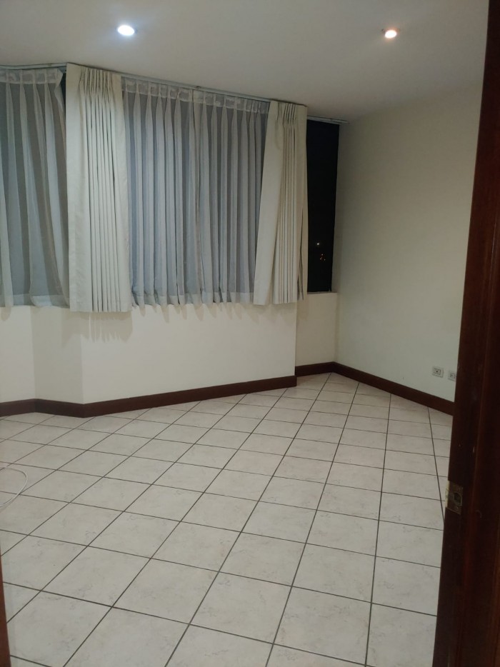 Rento apartamento amueblado en edificio de zona 10 — foto 8